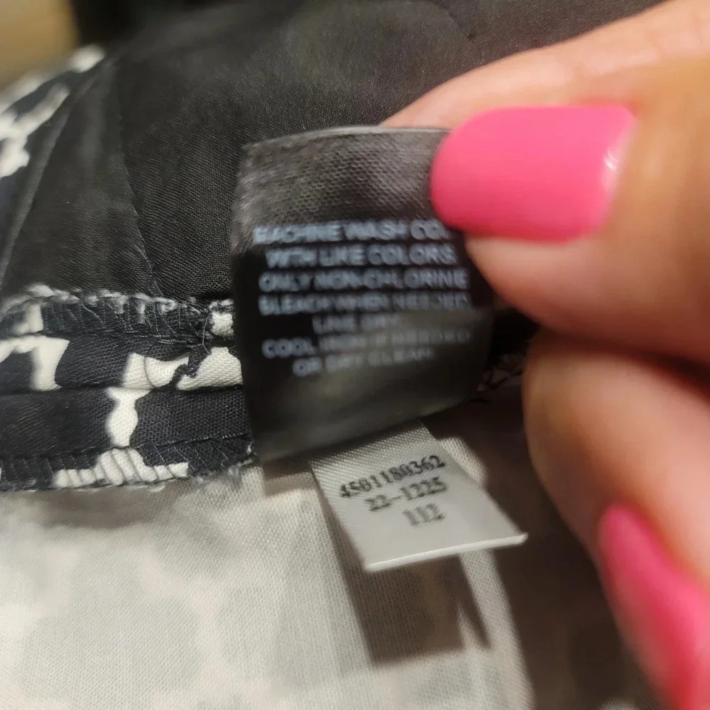 White House  Black Market black/ white pants.  Slim ankle. NWOT - Picture 8 of 9